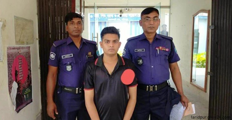 পুলিশ কনস্টেবল আটক সহকর্মীর স্ত্রীর সঙ্গে পরকীয়া