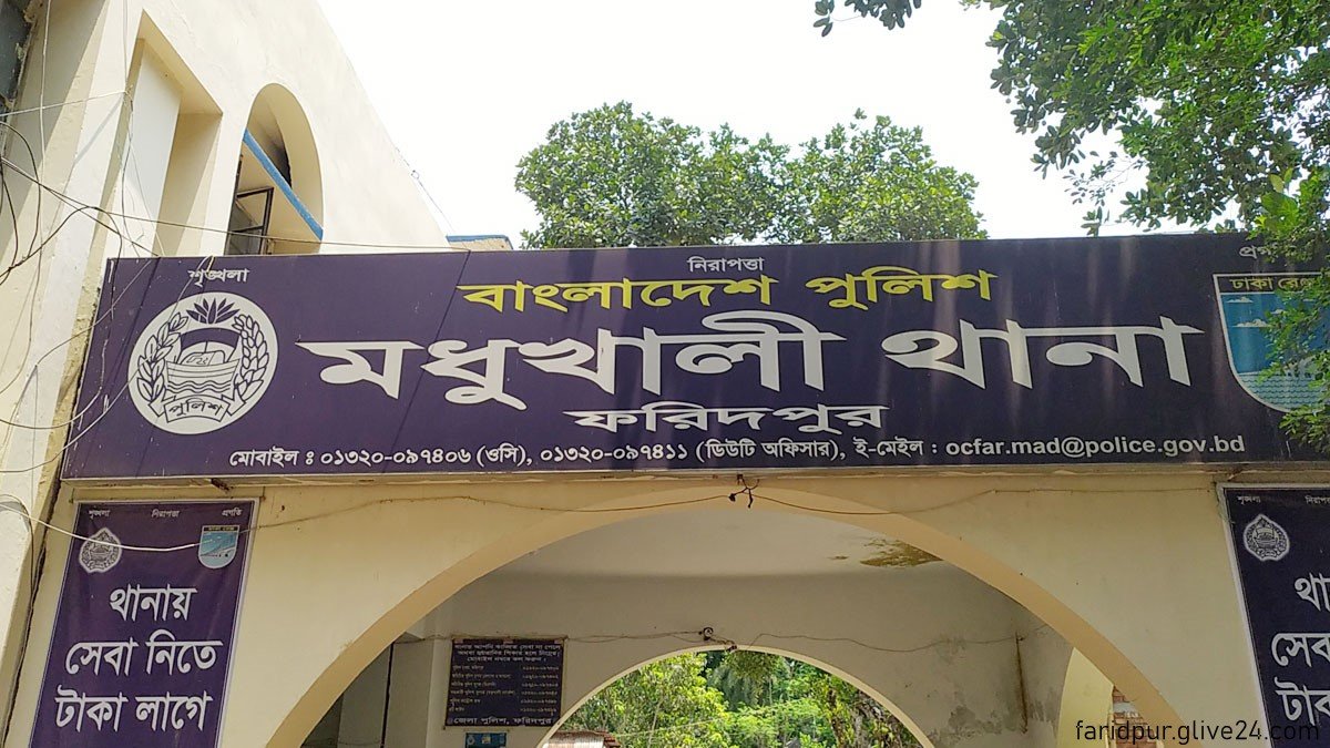 পুলিশের মামলায় গ্রেপ্তার দুই ইউএনওর ওপর এলাকাবাসীর হামলা